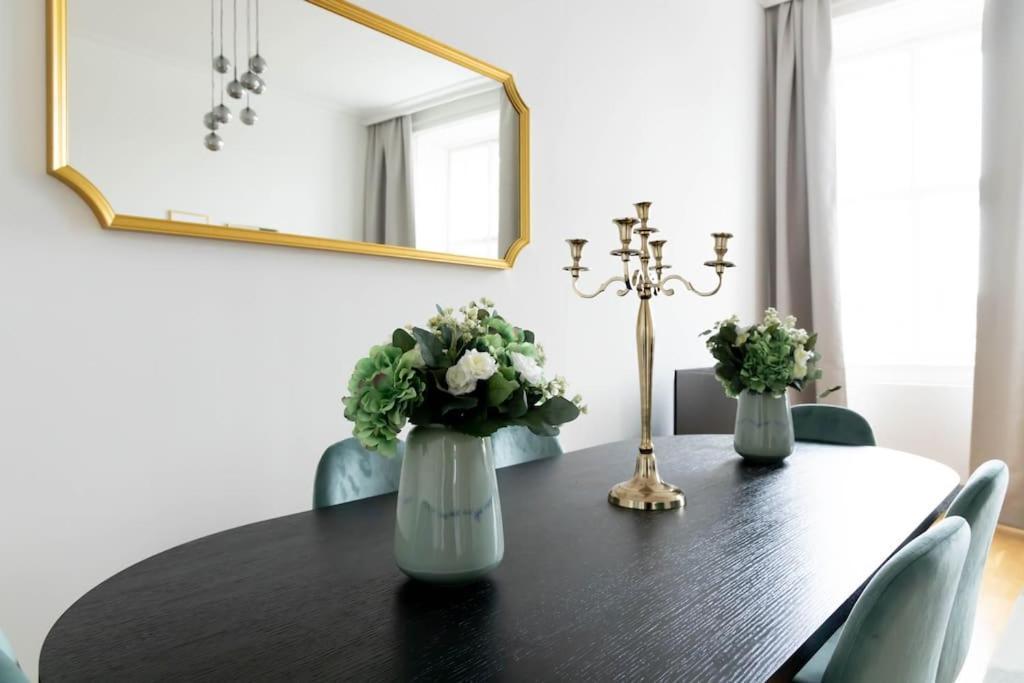 Franz 24 - Typical Viennese Apartment In The Heart Of Виена Екстериор снимка